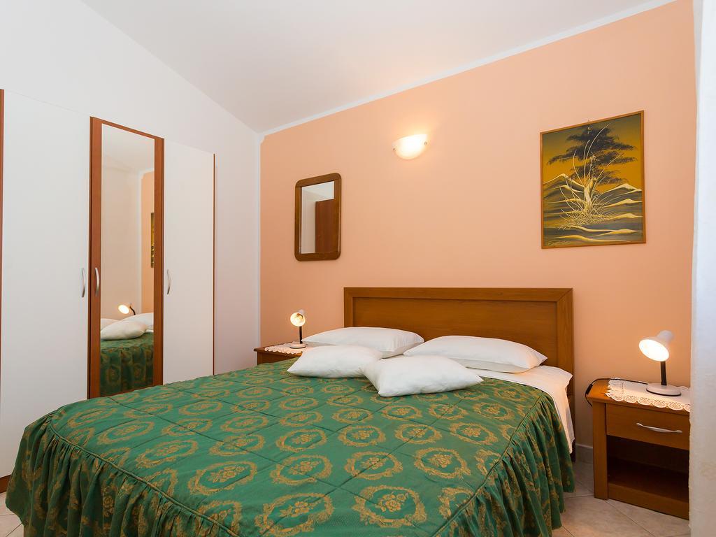 Apartments Graziella Porec Esterno foto